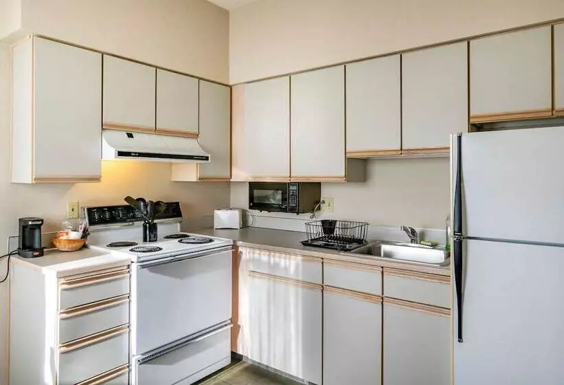 Sviitti, Comfort Inn & Suites Seattle North