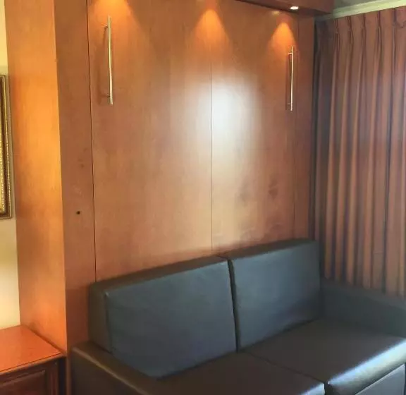 オーシャンビュースタンダードルームバルコニー付き, Hôtel Maison Blanche