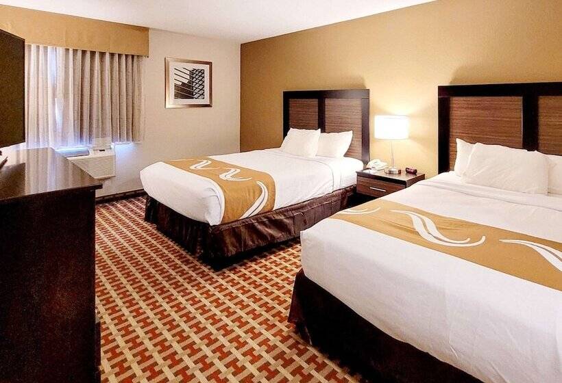 غرفه قياسيه سريرين مزدوجين, Quality Inn & Suites