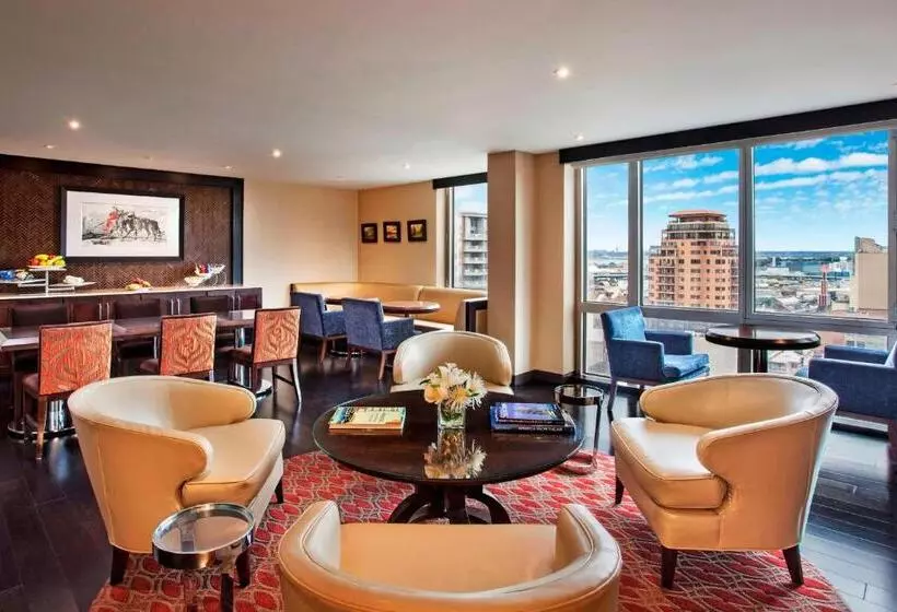 キングサイズベッドのクラブルーム, Sheraton Laguardia East