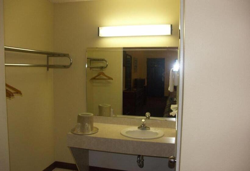 غرفة قياسية سرير كينج, Deerwood Inn And Madison Campground