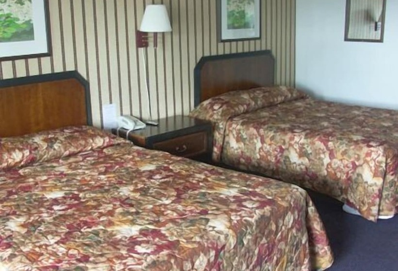 스탠다드 룸 더블 침대 2개, Deerwood Inn And Madison Campground