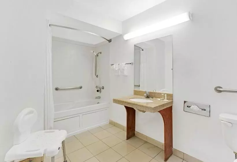 اتاق استاندارد با تخت بزرگ, Super 8 By Wyndham Tucson Downtown Convention Center