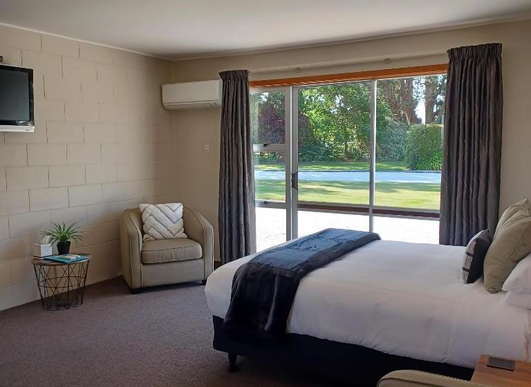 Студия Стандарт, Flaxbourne Motels
