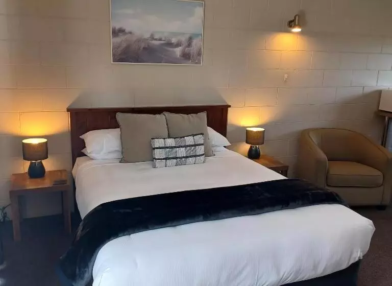 スタンダードスタジオ, Flaxbourne Motels