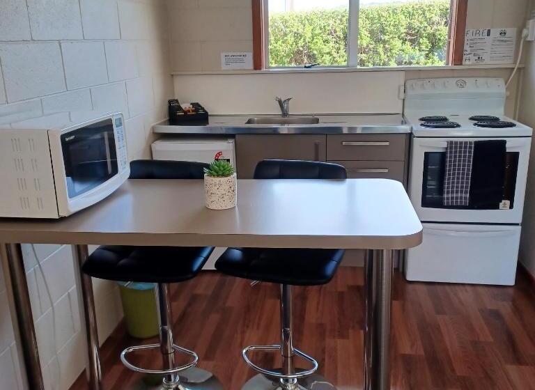 Студия Стандарт, Flaxbourne Motels