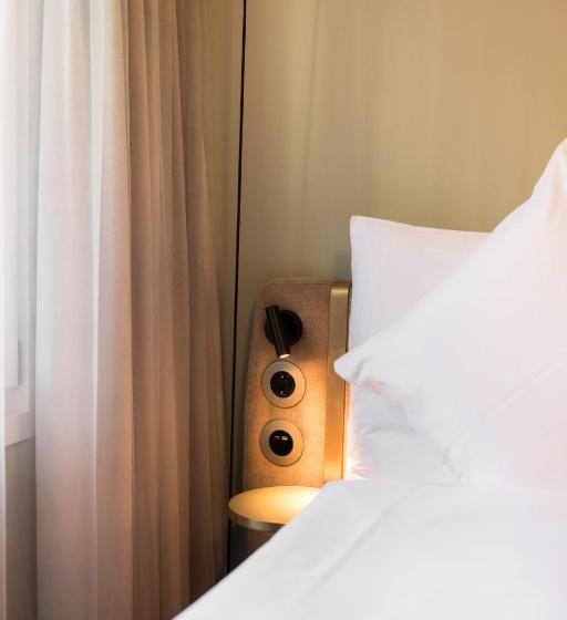 标准间, Aare Thun