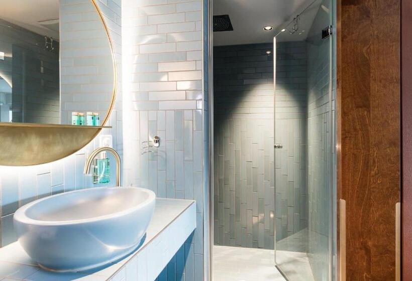 豪华房间, Aare Thun