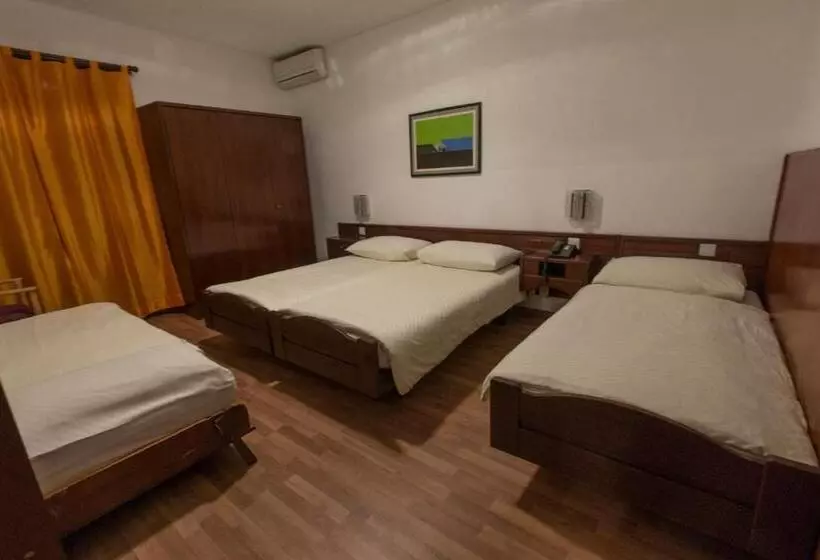 اتاق استاندارد سه تخته با بالکن, Besso Lugano Center
