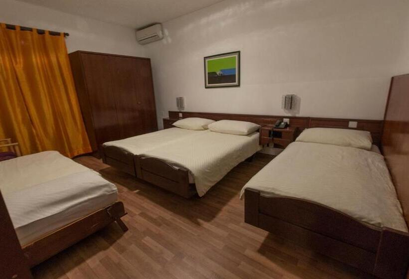 발코니가 있는 4인용 스탠다드 룸, Besso Lugano Center