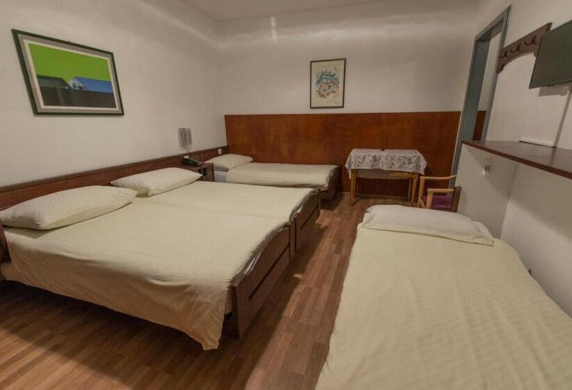 발코니가 있는 4인용 스탠다드 룸, Besso Lugano Center