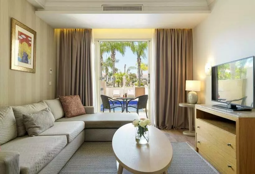 Suite with Pool
