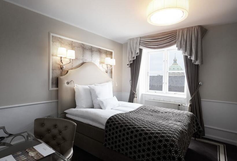 חדר בסיסי, Phoenix Copenhagen