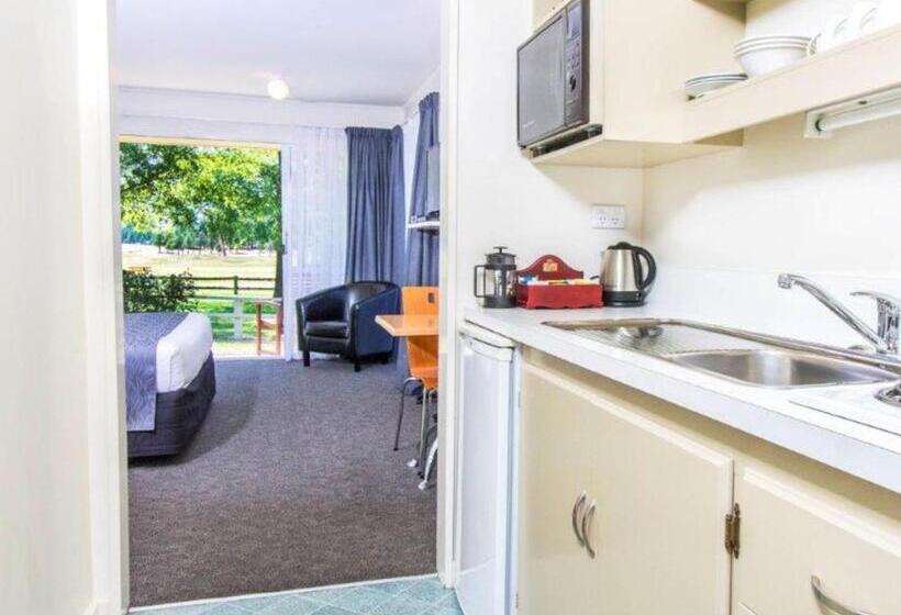 スーペリアスタジオ, Lake Dunstan Motel