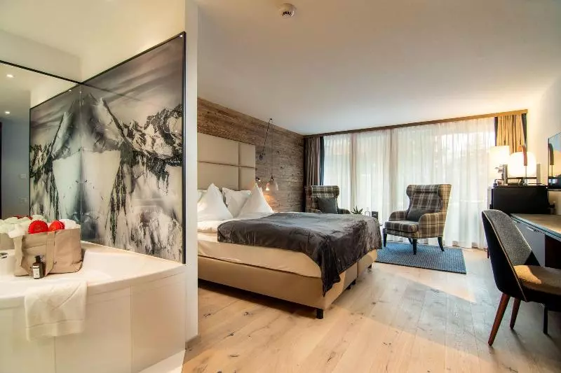 اتاق سوپریور با چشم‌انداز کوهستان, Walliserhof Grand Hotel & Spa Relais & Châteaux