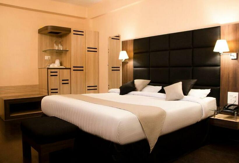 اتاق استاندارد سه نفره, Alpine Continental