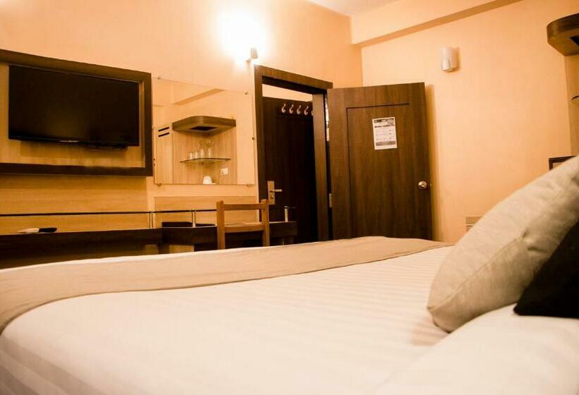 اتاق استاندارد سه نفره, Alpine Continental