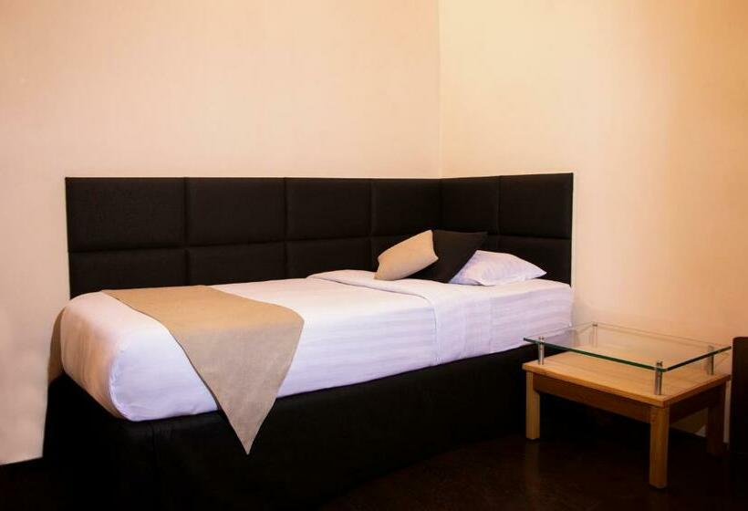 اتاق استاندارد سه نفره, Alpine Continental