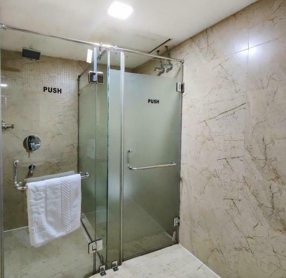 اتاق استاندارد سه نفره, Alpine Continental