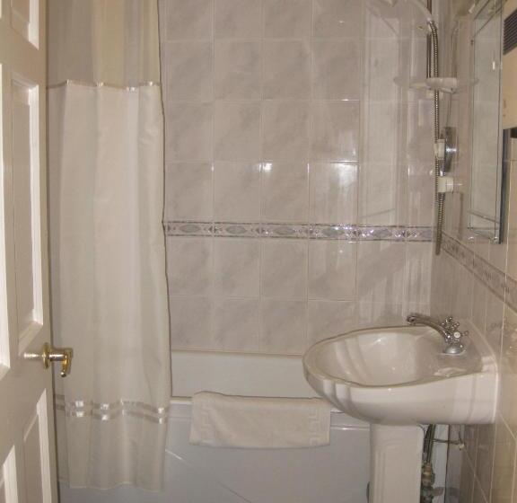 패밀리 룸, Glebe House