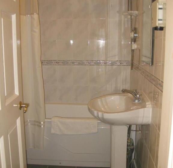 패밀리 룸, Glebe House