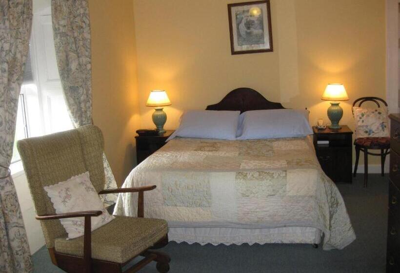 패밀리 룸, Glebe House