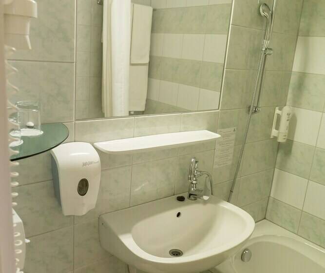 חדר סופריור עם מרפסת, Hunguest Helios Hévíz