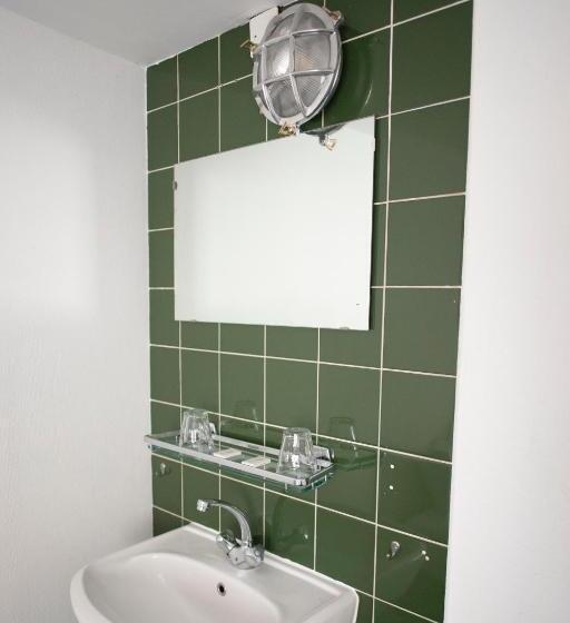 غرفة قياسية حمام مشترك, Internationaal