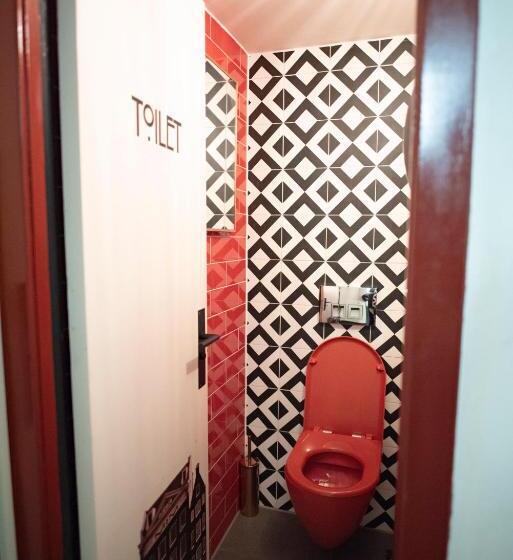 غرفة قياسية ثلاثية حمام مشترك, Internationaal