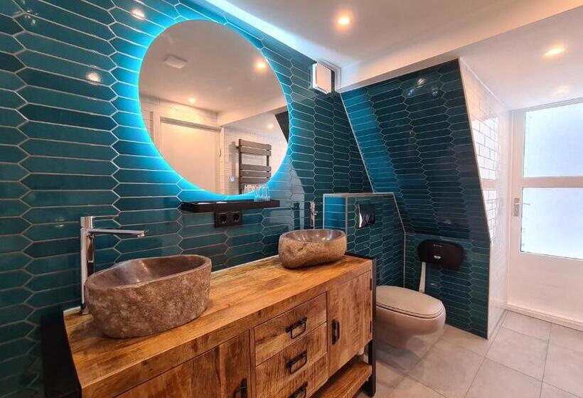 غرفة ديلوكس, Internationaal