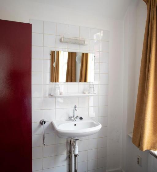 غرفة قياسية رباعية حمام مشترك, Internationaal