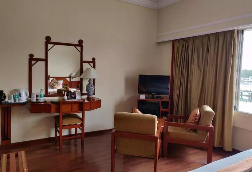 キングサイズベッドのスタンダードルーム, Rajdarshan   A Lake View Hotel In Udaipur