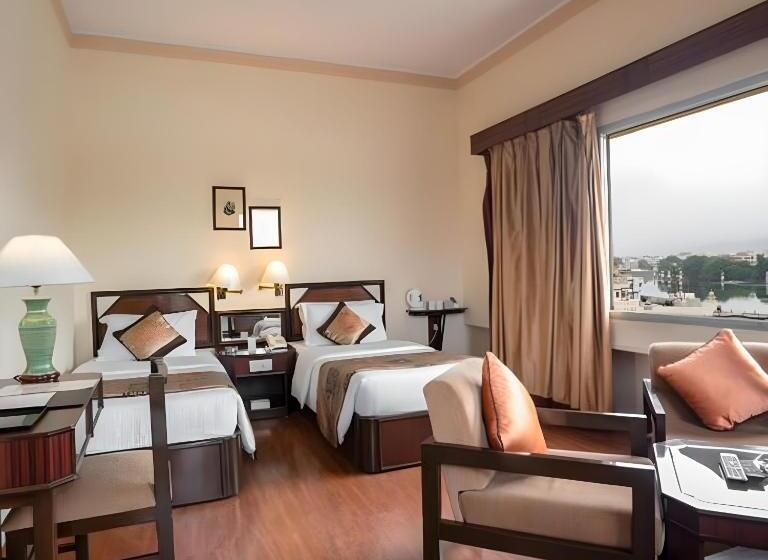 اتاق استاندارد با تخت بزرگ, Rajdarshan   A Lake View Hotel In Udaipur