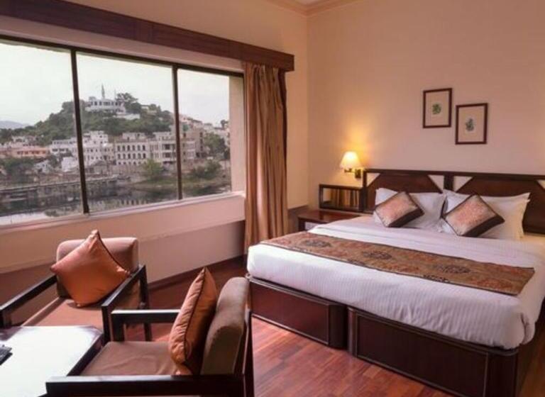اتاق استاندارد با تخت بزرگ, Rajdarshan   A Lake View Hotel In Udaipur