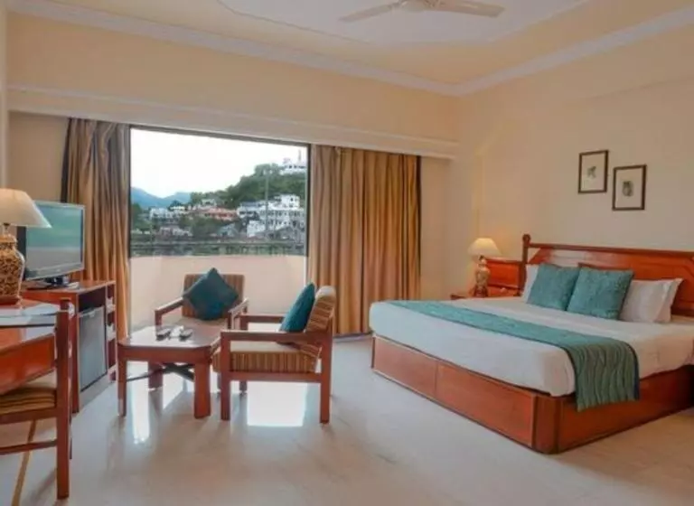 バルコニー付きスタンダードルーム, Rajdarshan   A Lake View Hotel In Udaipur