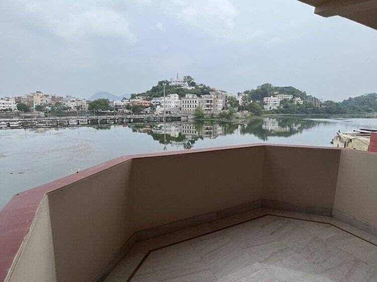 اتاق لوکس, Rajdarshan   A Lake View Hotel In Udaipur