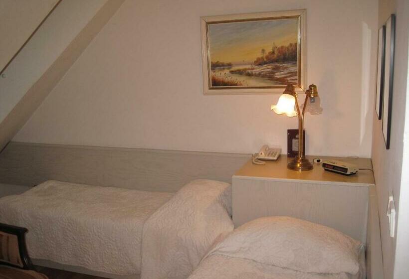 标准间, Senator Ház