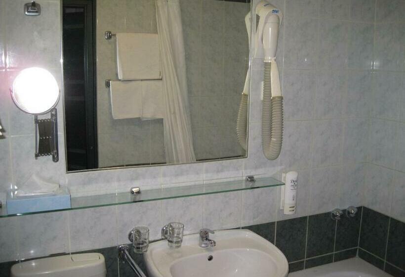 标准间, Senator Ház