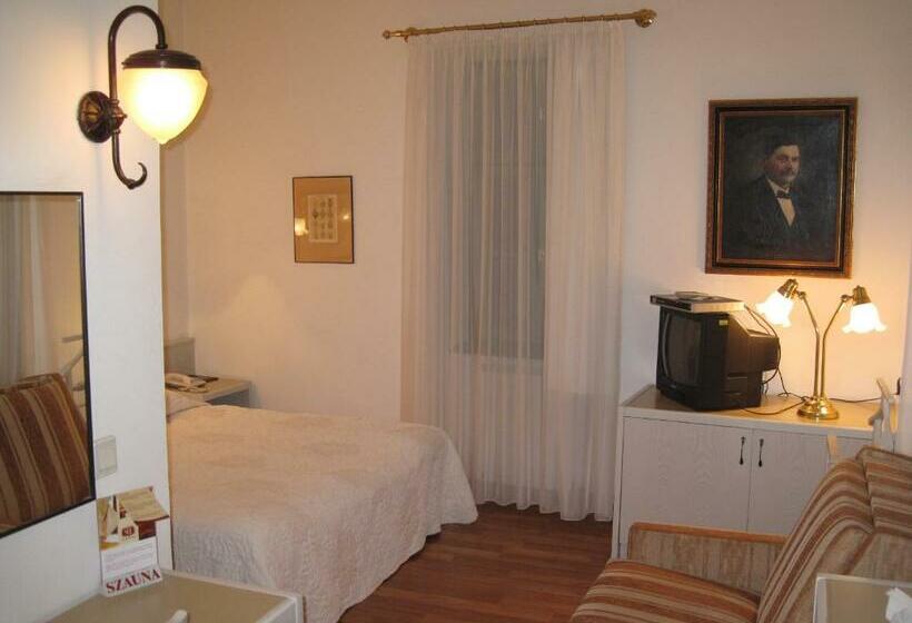 标准间, Senator Ház