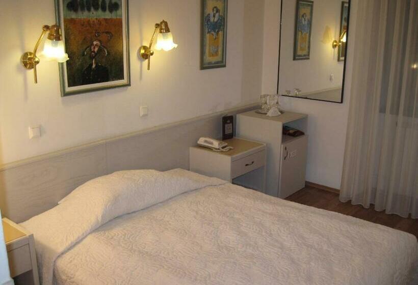 标准间, Senator Ház