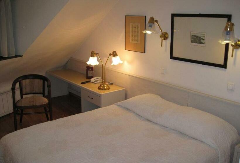 标准间, Senator Ház