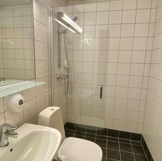 اتاق استاندارد یک نفره, Stryn