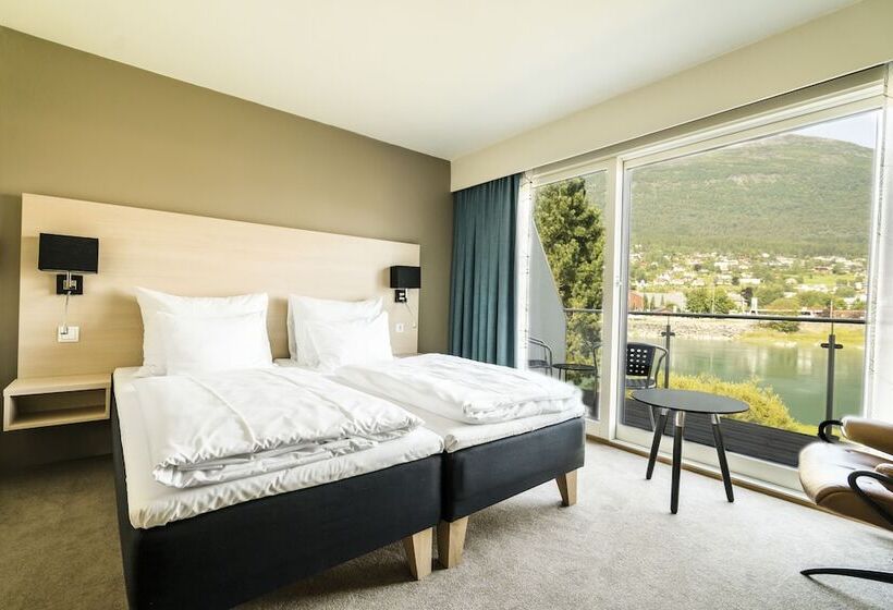 اتاق سوپریور با چشم‌انداز رودخانه, Stryn