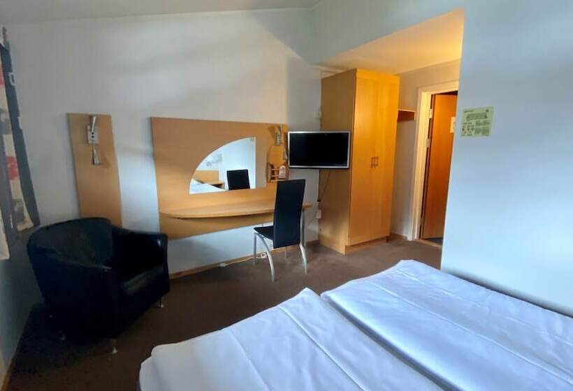 اتاق اکونومی, Stryn