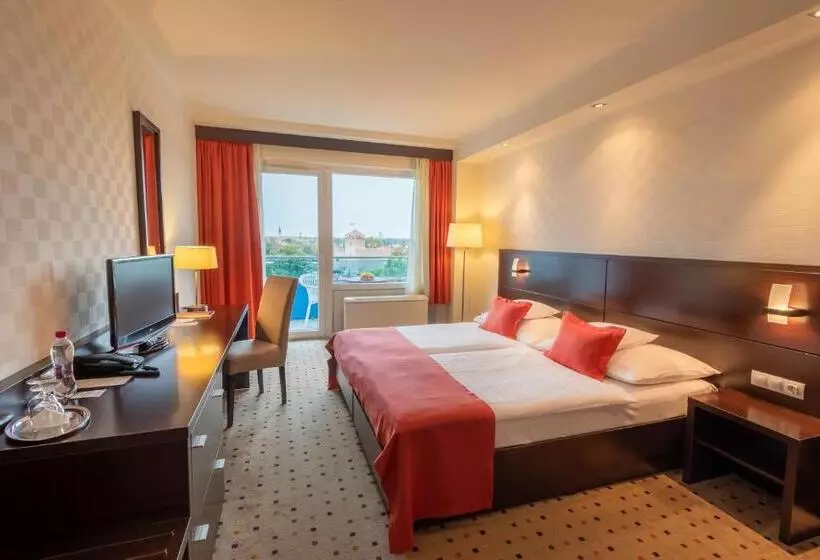 اتاق استاندارد با چشم‌انداز, Hunguest Hotel Gyula