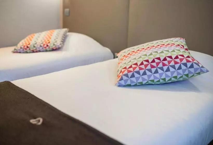 スタンダード４人部屋, Campanile Toulouse Purpan