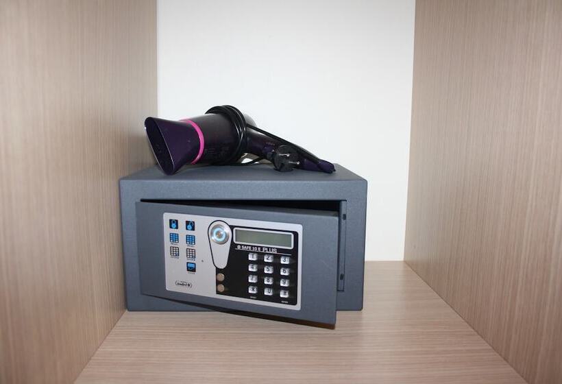 اتاق استاندارد چهار تخته, Holzer Ii