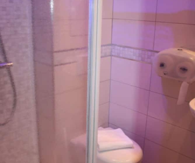 اتاق اکونومی, Holzer Ii