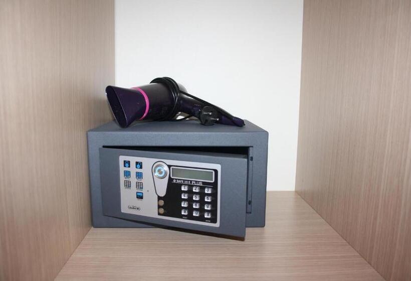 اتاق استاندارد چهار تخته, Holzer Ii