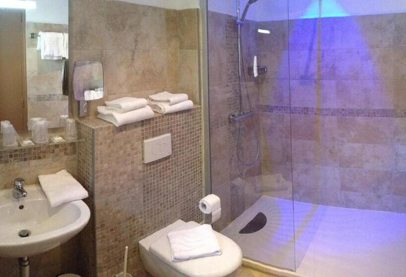 اتاق استاندارد چهار تخته, Holzer Ii